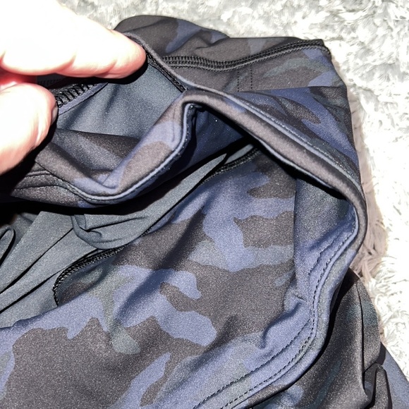 Lululemon Camo Print Cropped Leggings W/Side Pockets - Picture 7 of 9